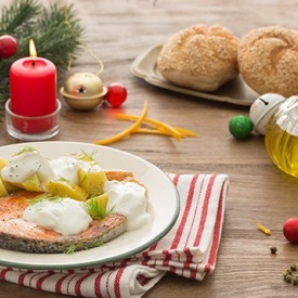Secondi Piatti di Natale: Salmone al forno con patate lesse y crema di certosa all'arancia.
