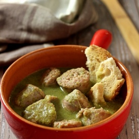 Zuppa di broccolo siciliano con salsicce